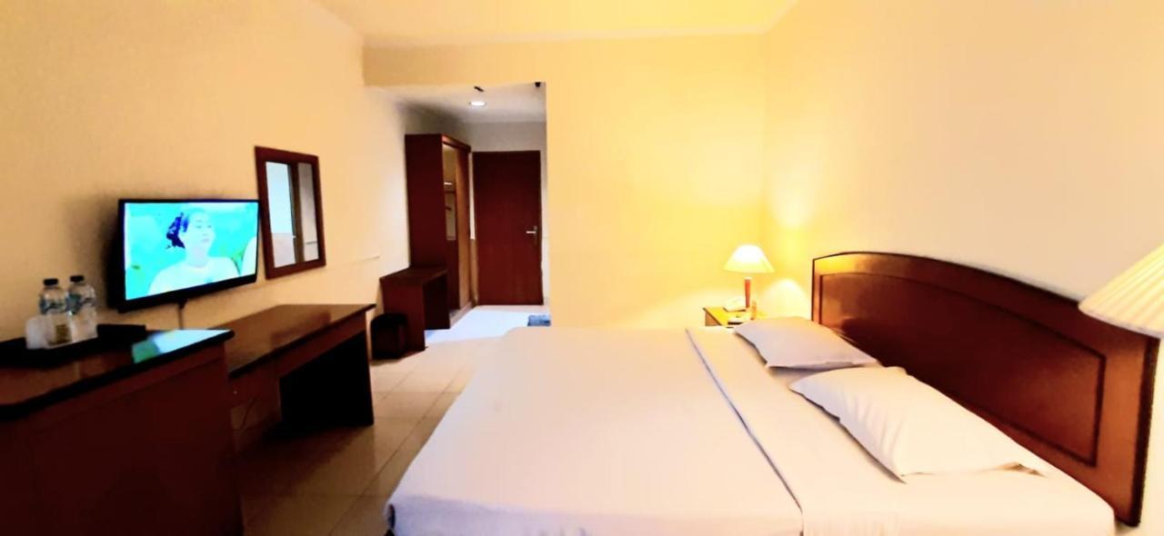 Hotel Alexander Tegal (Central Java)