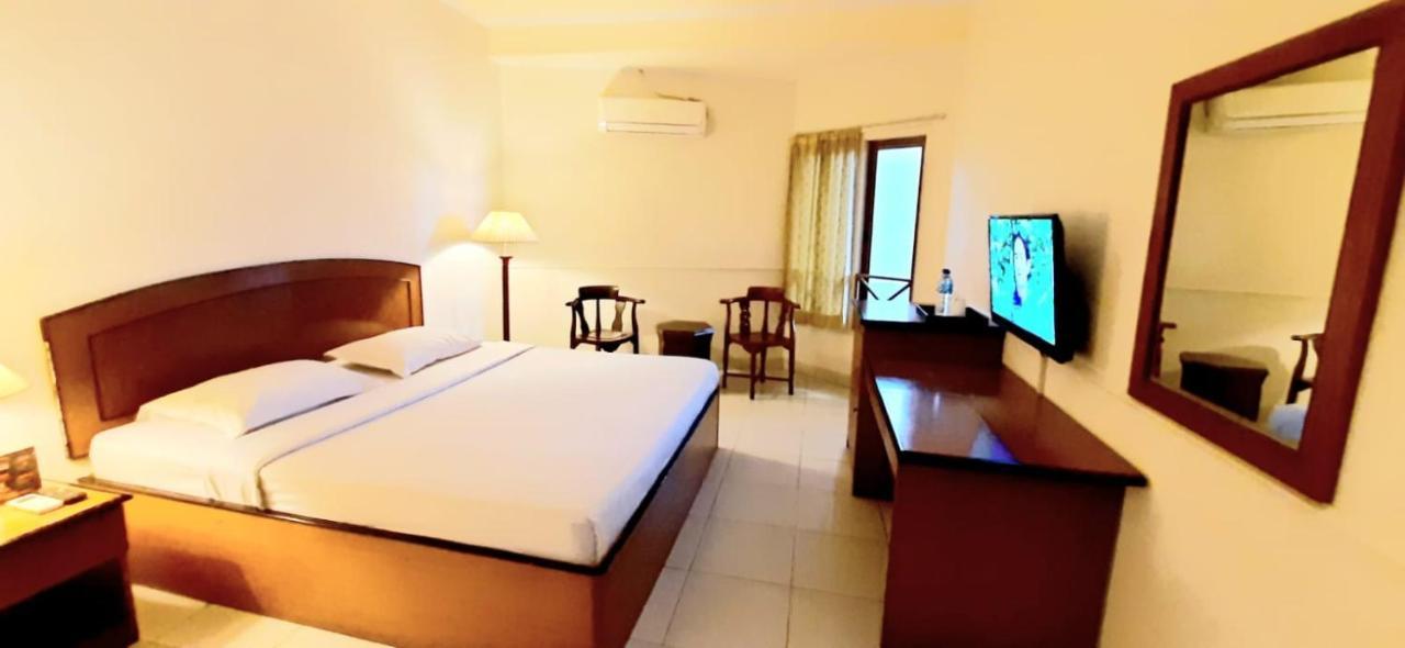 Alexander Hotel 2*