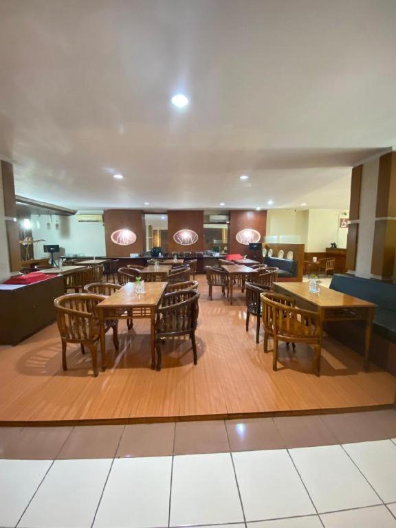 Hotel Alexander Tegal (Central Java)